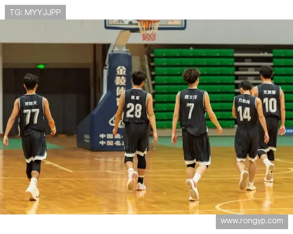 全国锦标赛回顾：武汉篮球队在比赛经验上的突出表现与启示